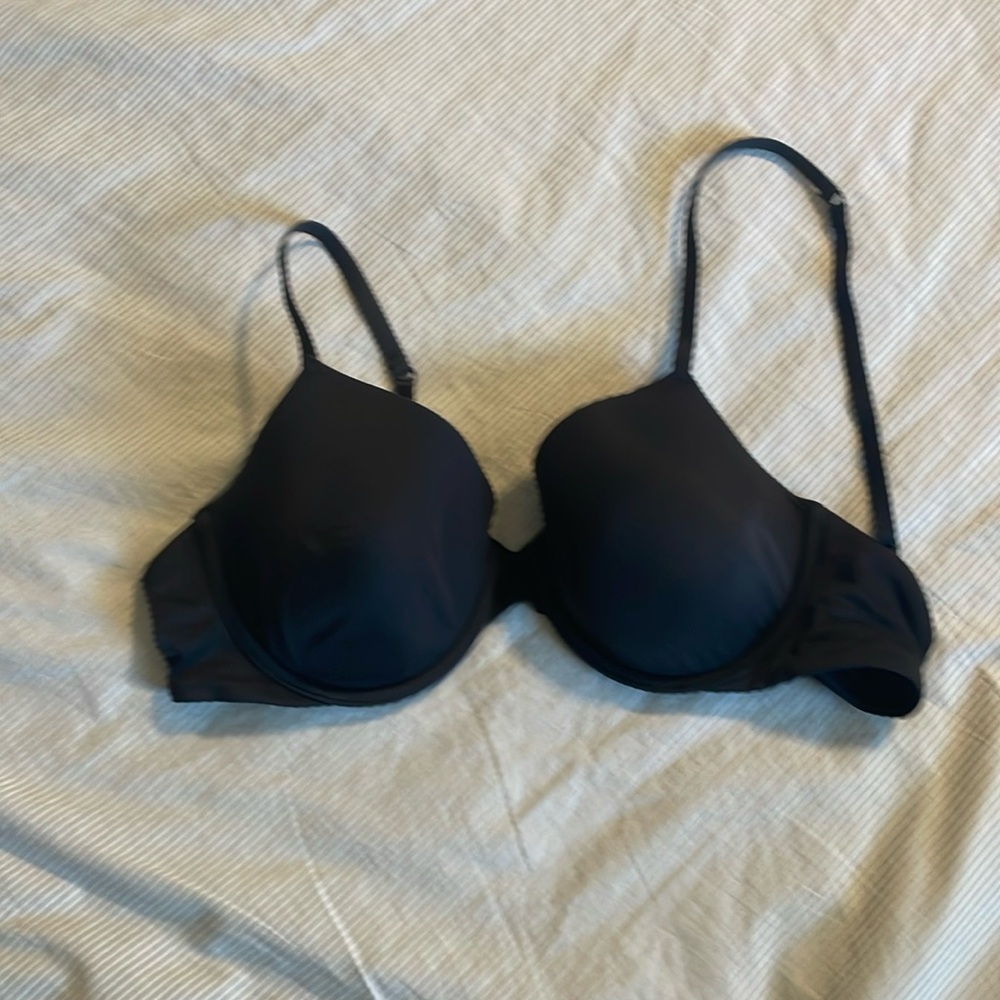 Basic black True and Co t-shirt full coverage bra, convertible straps